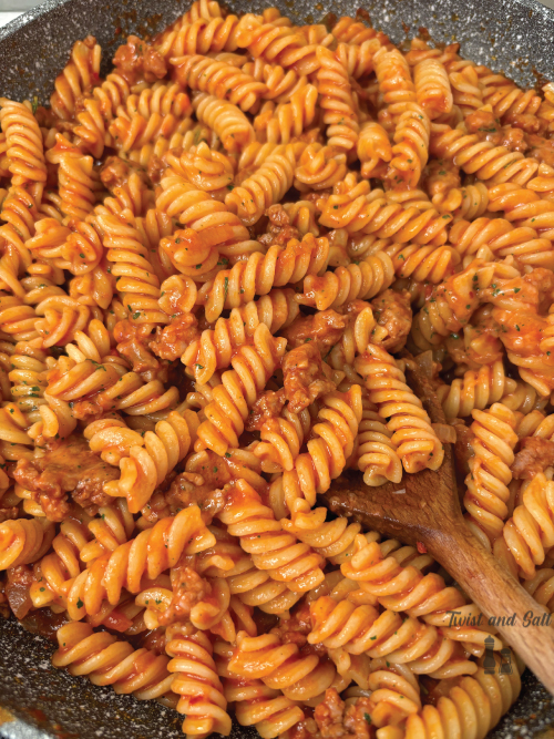 pasta sa svinjskom kobasicom